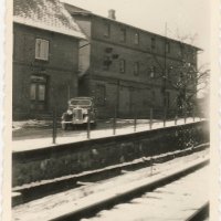 Im Jahre 1906 baute Müllermeister Heinrich Müller, nach Stilllegung der alten Wassermühle, dem Bahnhof gegenüber, eine Motormühle auf. Die Mühle wurde am 05.10.1967 durch ein Schadenfeuer vernichtet. Auf der gegenüberliegenden Seite baute man eine neue Mühle mit Kornsilo wieder auf.