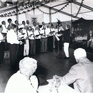 Auftritt während des Dorffestes Anfang der 1990er Jahre im Festzelt auf dem Sportplatz