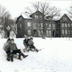 Heiko Christophersen, oben, Matthias Ziemer und Holger Brand auf dem linken Schlitten, Sönke und Michael Christophersen auf dem rechten Schlitten