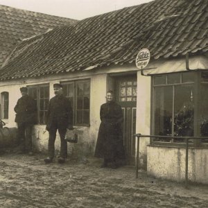 Das Haus stand an der Ecke Hauptstraße - Babbestraße. Die Aufnahme stammt aus den 1930er Jahren.