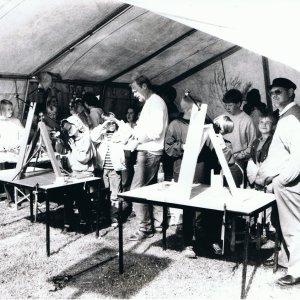 Dorffest Anfang der 1990er Jahre<br />
Vertreter des Schützenvereins: Claus Schäfing (links, Jugendwart) und Franz Schmidt (rechts)