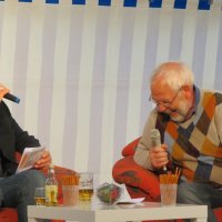 2015 Wetten, dass..?<br />
Stephan Marxsen interviewt den "3. stellvertretenden Marktmeister" und "Sirenenhorcher" Buer Johannsen. Buer singt und tanzt im weiteren Verlauf der Show auf der Bühne. Das Interview kannst du dir unter "Filme aus Mohrkirch" anschauen