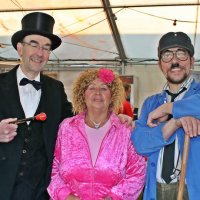 Norbert Wacker, der Vollstrecker - Karin Schäfing als Cindy von Marzahn und Thorsten Müller als Hausmeister Eckard