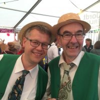 Stephan Marxsen und Norbert Wacker haben Dienst an der Abendkasse.