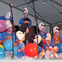 Die Mitglieder des Vorstands "Mohrkirch feiert" treten bei der Talent-Show als Schlümpfe auf. Detlef "Piet" Jensen als Vadder Abraham